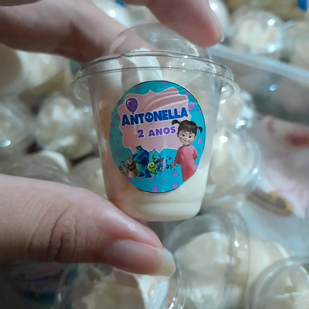 Mini copo da felicidade produzido pela JK Delícias