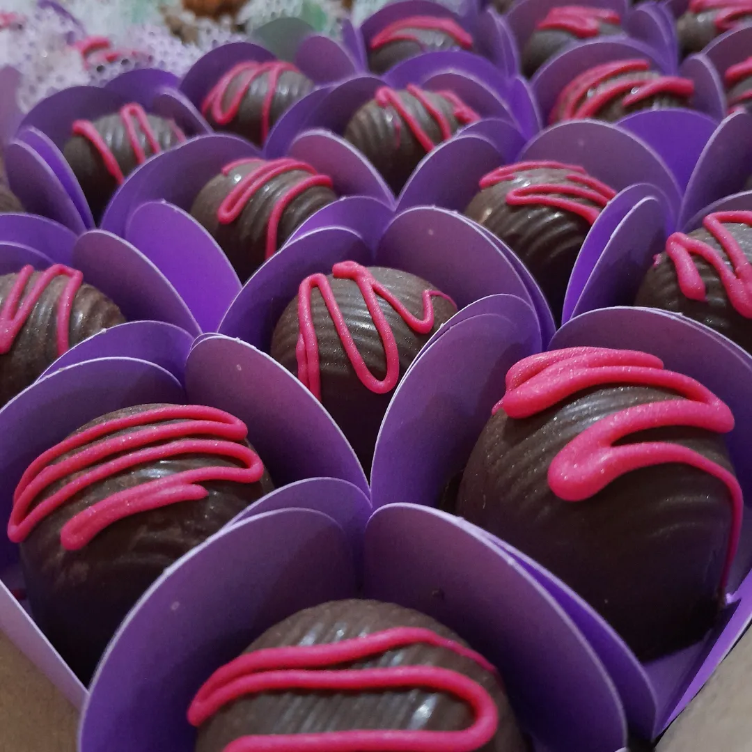 Trufas de chocolate produzidas pela JK Delícias